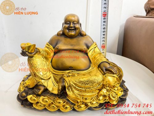 Tượng Di Lặc Cầm Thỏi Vàng Bằng Đồng Dát Vàng