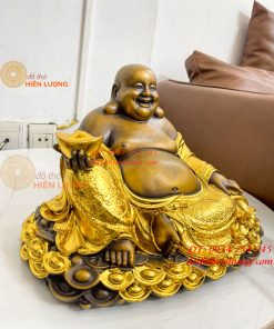 Tượng Di Lặc Cầm Thỏi Vàng Bằng Đồng Dát Vàng