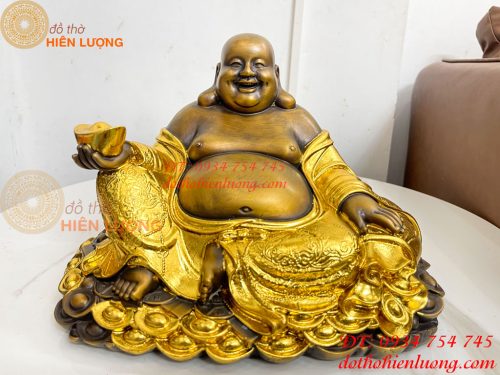 Tượng Di Lặc Cầm Thỏi Vàng Bằng Đồng Dát Vàng