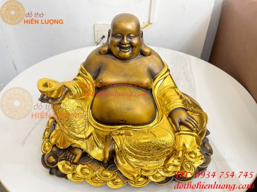 Tượng Di Lặc Cầm Thỏi Vàng Bằng Đồng Dát Vàng