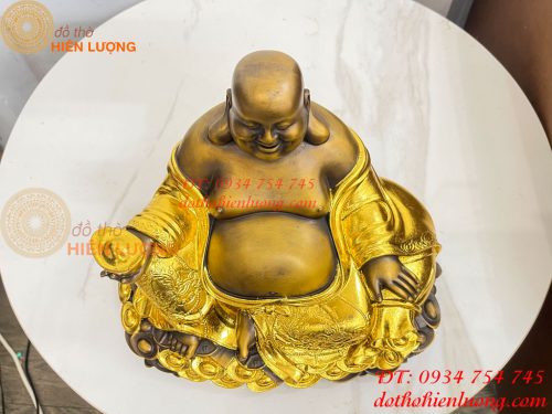 Tượng Di Lặc Cầm Thỏi Vàng Bằng Đồng Dát Vàng