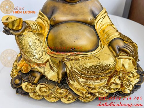 Tượng Di Lặc Cầm Thỏi Vàng Bằng Đồng Dát Vàng