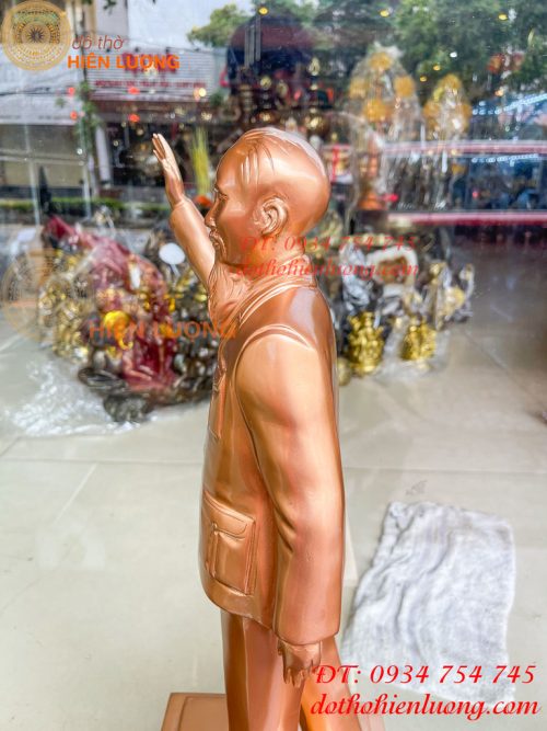 Tượng Bác Hồ Đứng Vẫy Tay Chào Cao 75cm Bằng Đồng Đỏ