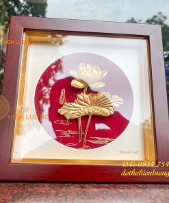 Tranh Hoa Sen Để Bàn Mạ Vàng 24K KT 20x20cm