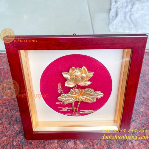 Tranh Hoa Sen Để Bàn Mạ Vàng 24K KT 20x20cm