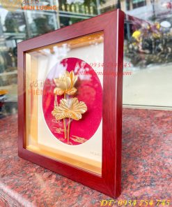 Tranh Hoa Sen Để Bàn Mạ Vàng 24K KT 20x20cm