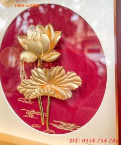 Tranh Hoa Sen Để Bàn Mạ Vàng 24K KT 20x20cm