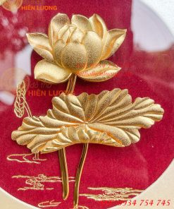 Tranh Hoa Sen Để Bàn Mạ Vàng 24K KT 20x20cm