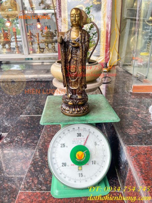 Tượng Địa Tạng Vương Bồ Tát Đứng Cao 30cm Bằng Đồng Vẽ Gấm