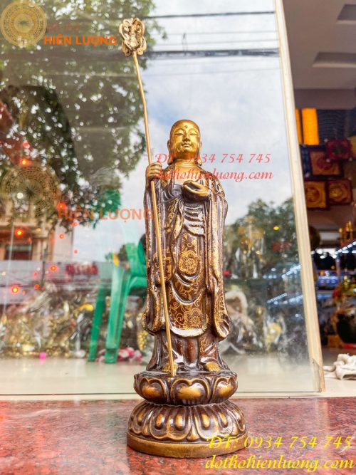 Tượng Địa Tạng Vương Bồ Tát Đứng Cao 30cm Bằng Đồng Vẽ Gấm