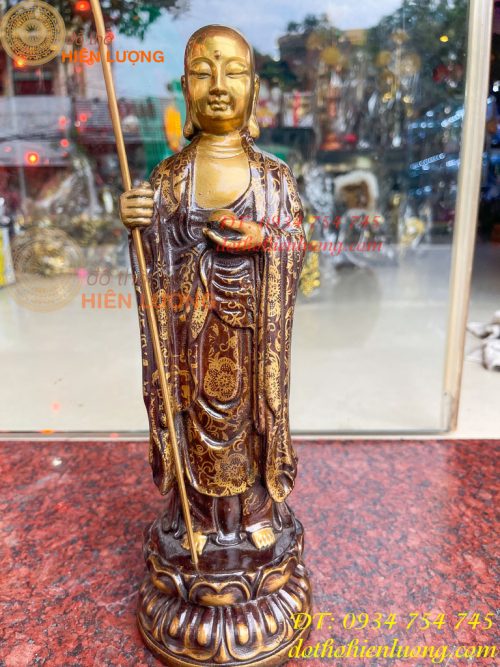 Tượng Địa Tạng Vương Bồ Tát Đứng Cao 30cm Bằng Đồng Vẽ Gấm