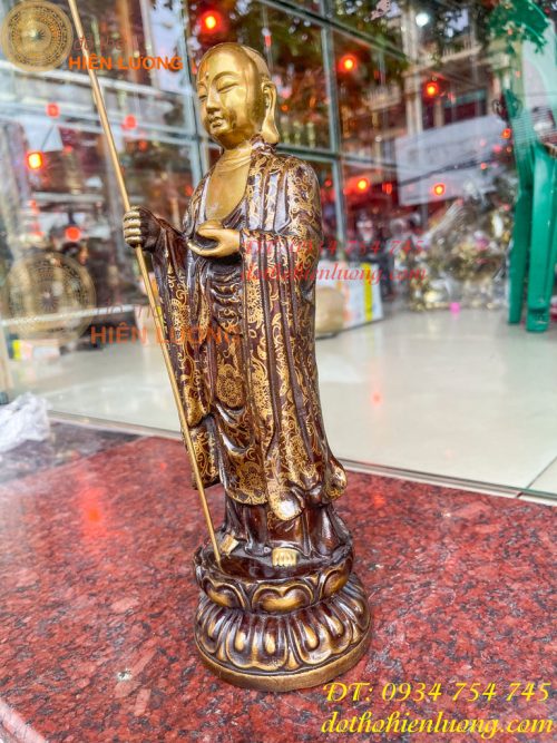 Tượng Địa Tạng Vương Bồ Tát Đứng Cao 30cm Bằng Đồng Vẽ Gấm