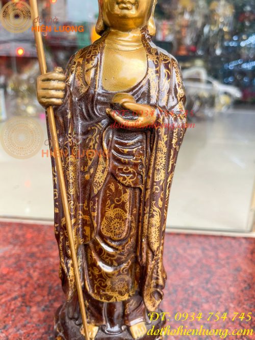 Tượng Địa Tạng Vương Bồ Tát Đứng Cao 30cm Bằng Đồng Vẽ Gấm
