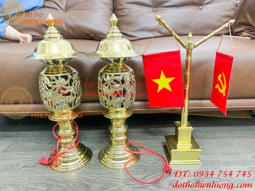Đôi Đèn Hoa Sen Hình Quả Dứa Bằng Đồng Cao 55cm Thờ Cúng