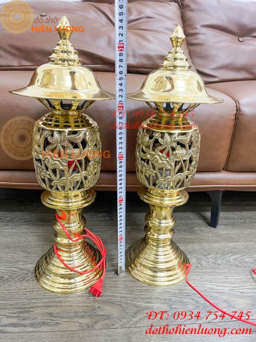 Đôi Đèn Hoa Sen Hình Quả Dứa Bằng Đồng Cao 55cm Thờ Cúng