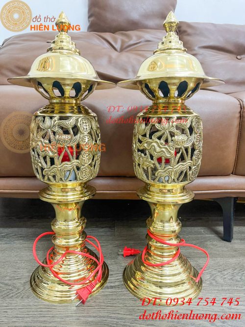 Đôi Đèn Hoa Sen Hình Quả Dứa Bằng Đồng Cao 55cm Thờ Cúng