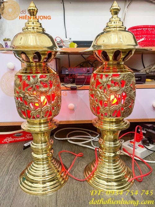 Đôi Đèn Hoa Sen Hình Quả Dứa Bằng Đồng Cao 55cm Thờ Cúng