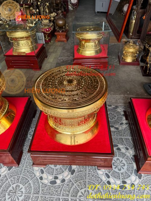 Quả Trống Đồng Đỏ 50cm Dát Vàng Kèm Đế Gỗ