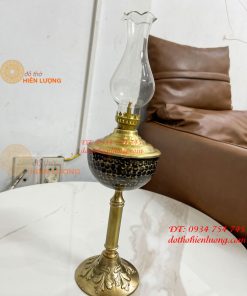 Đèn Dầu Bằng Đồng Cao 37cm Gò Tay Thủ Công