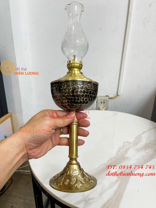 Đèn Dầu Bằng Đồng Cao 37cm Gò Tay Thủ Công