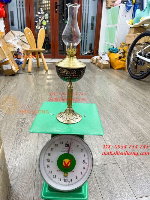 Đèn Dầu Bằng Đồng Cao 37cm Gò Tay Thủ Công