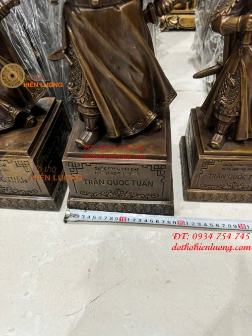 Tượng Trần Quốc Tuấn Đội Mũ Giáp Bằng Đồng Hun