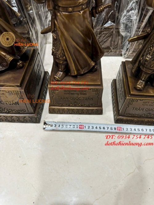 Tượng Trần Quốc Tuấn Đội Mũ Giáp Bằng Đồng Hun