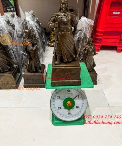 Tượng Trần Quốc Tuấn Đội Mũ Giáp Bằng Đồng Hun