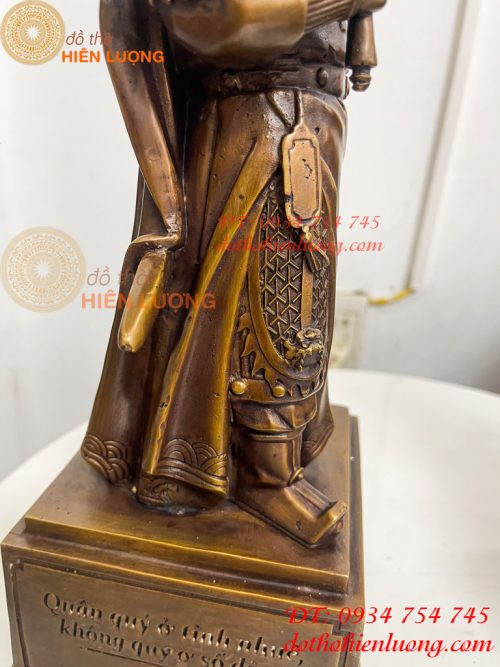 Tượng Trần Quốc Tuấn Mặc Áo Giáp Bằng Đồng Hun