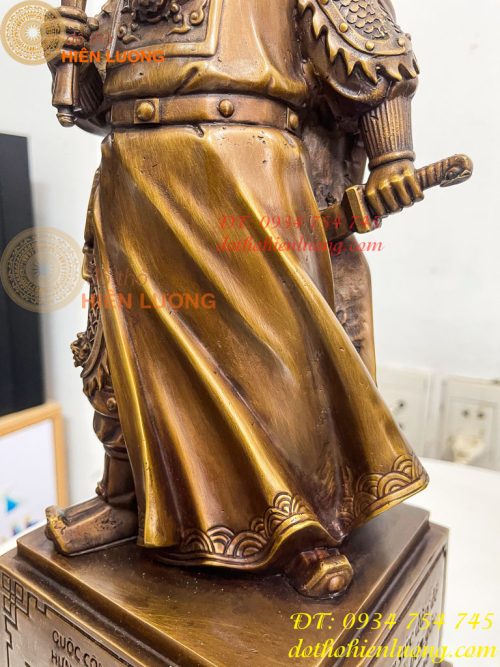 Tượng Trần Quốc Tuấn Mặc Áo Giáp Bằng Đồng Hun