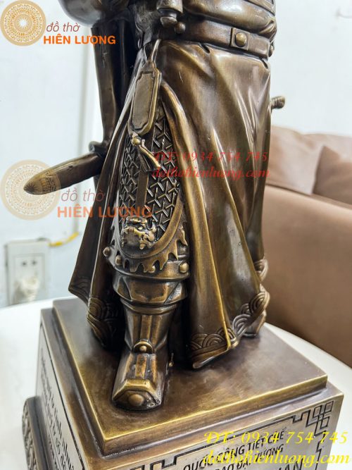 Tượng Trần Quốc Tuấn Mặc Áo Giáp Bằng Đồng Hun