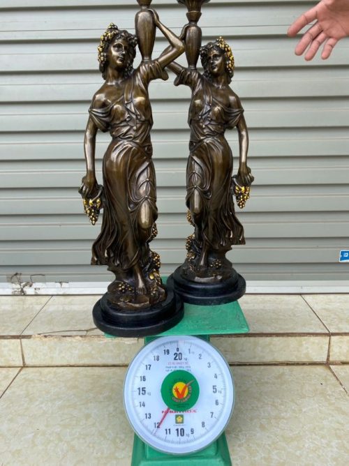 Cặp Chân Đèn Cô Gái Châu Âu Bằng Đồng Cao 76cm