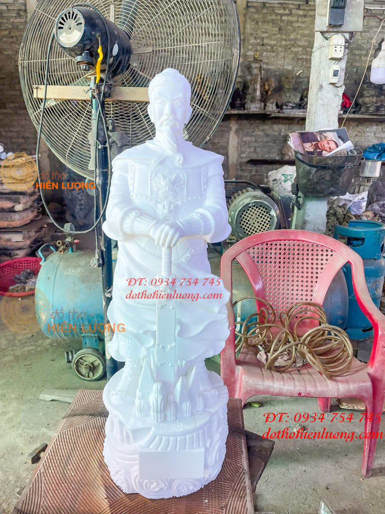 Tượng Hưng Đạo Vương Trần Quốc Tuấn Bằng Đồng Đỏ Dát Vàng 9999